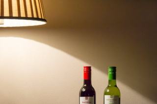Wine Decanting: When and How to Decant a Bottle
