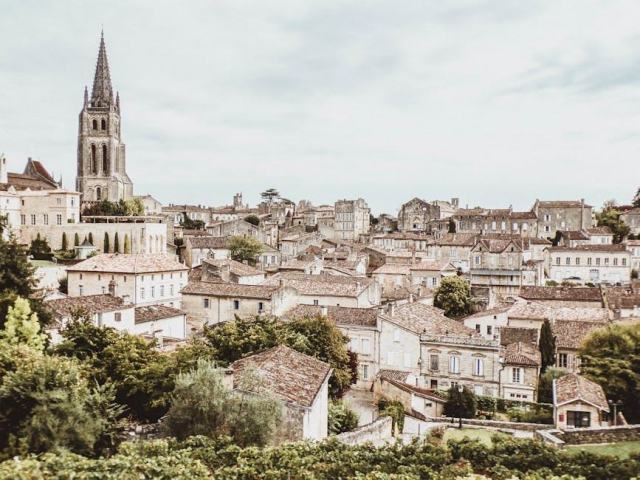 Bordeaux Wines: From Legendary Chateaux to Everyday Discoveries